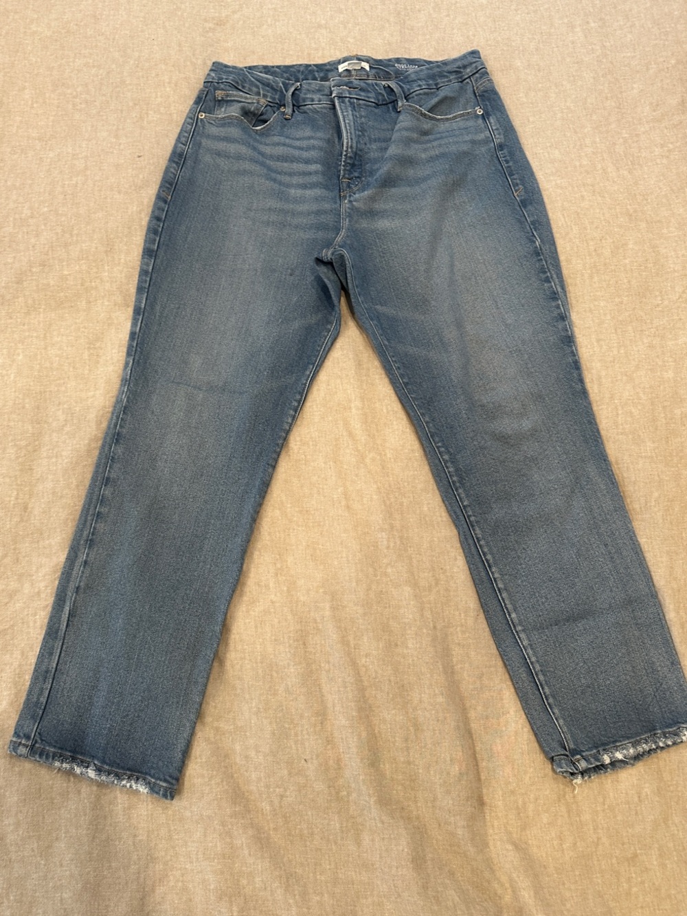 Good American Straight-Leg Jeans in Medium Blue Wash